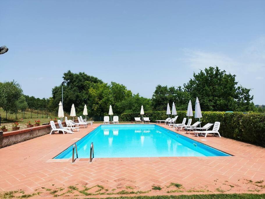 Relax Nella Jacuzzi In Toscana Colle Val D'Elsa Exterior photo